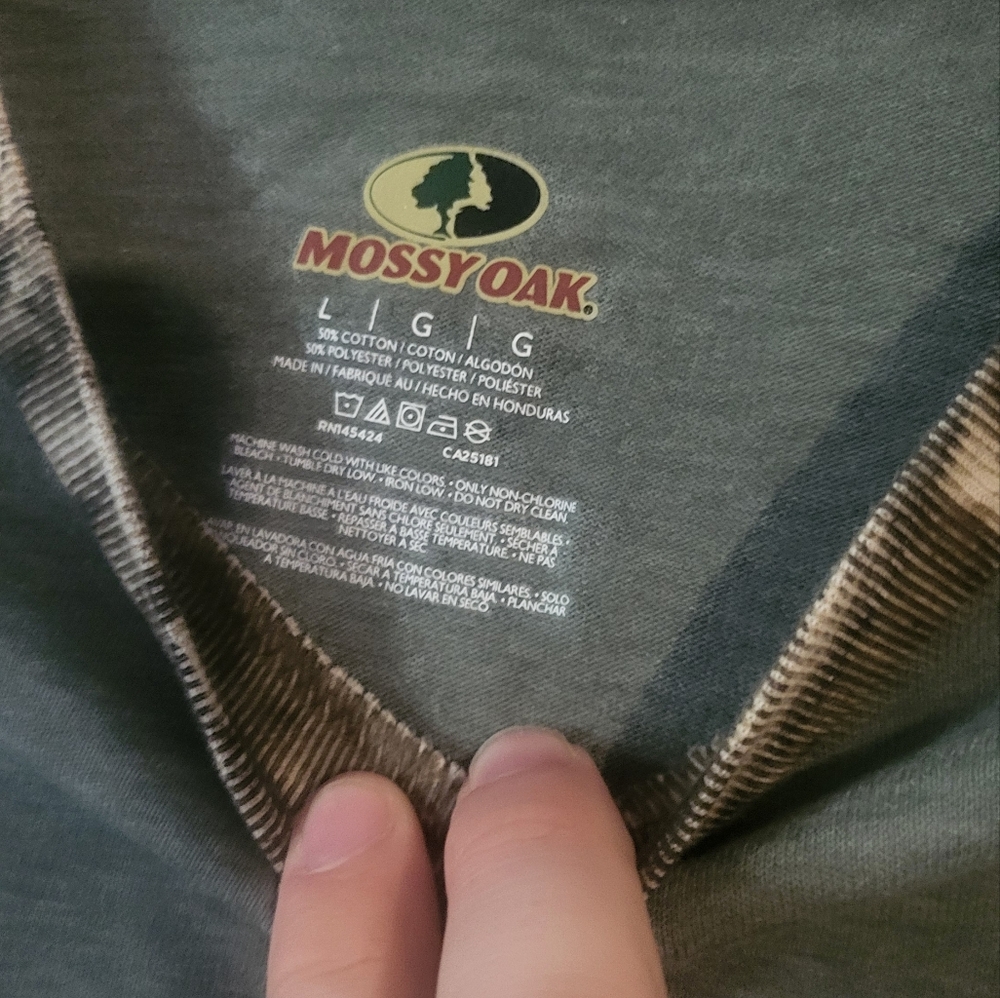Mossy Oak shirt with 3/4 length sleeve. Size Large NWOT
